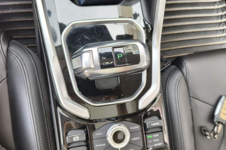 Used Haval H6 2017 Red Label 2.0T Automatic Two-Wheel Drive ZhiShang Model Gear Lever