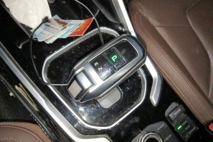 Used Haval H6 2017 Red Label 2.0T Automatic Two-Wheel Drive ZhiShang Model Gear Lever