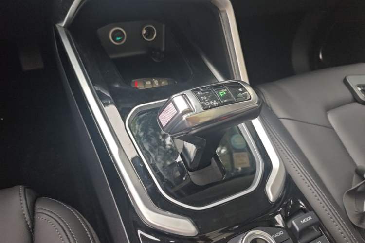 Used Haval H6 2017 Red Label 2.0T Automatic Two-Wheel Drive ZhiShang Model Gear Lever