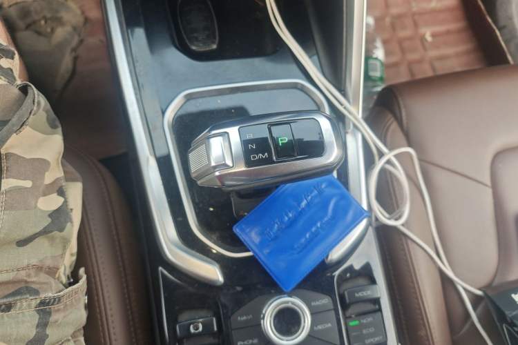 Used Haval H6 2017 Red Label 2.0T Automatic Two-Wheel Drive ZhiShang Model Gear Lever