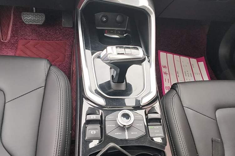 Used Haval H6 2017 Red Label 2.0T Automatic Two-Wheel Drive ZhiShang Model Gear Lever