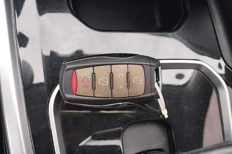 Used Haval H6 2017 Red Label 2.0T Automatic Two-Wheel Drive ZhiShang Model Interior 1