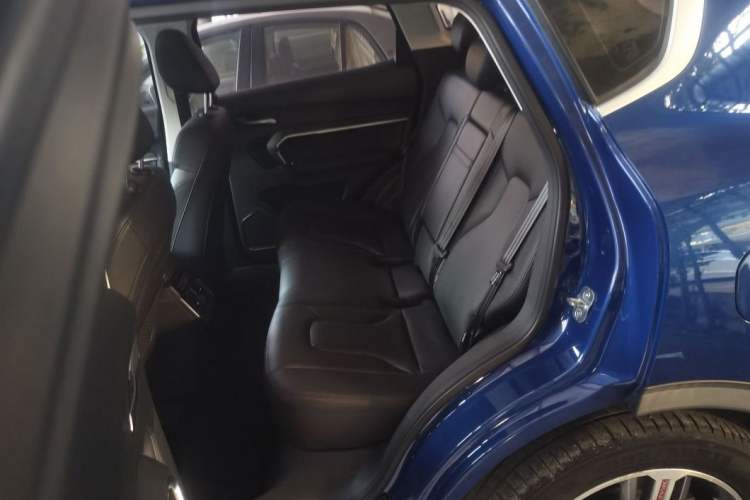 Used Haval H6 2017 Red Label 2.0T Automatic Two-Wheel Drive ZhiShang Model Interior 1