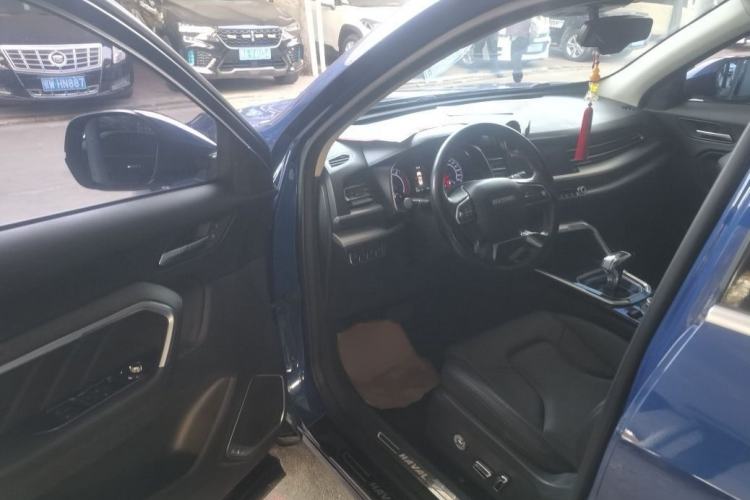 Used Haval H6 2017 Red Label 2.0T Automatic Two-Wheel Drive ZhiShang Model Interior 2