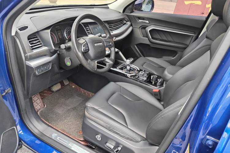 Used Haval H6 2017 Red Label 2.0T Automatic Two-Wheel Drive ZhiShang Model Interior 4