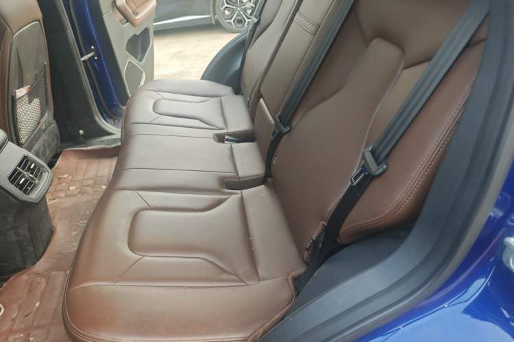 Used Haval H6 2017 Red Label 2.0T Automatic Two-Wheel Drive ZhiShang Model Left Rear Seat