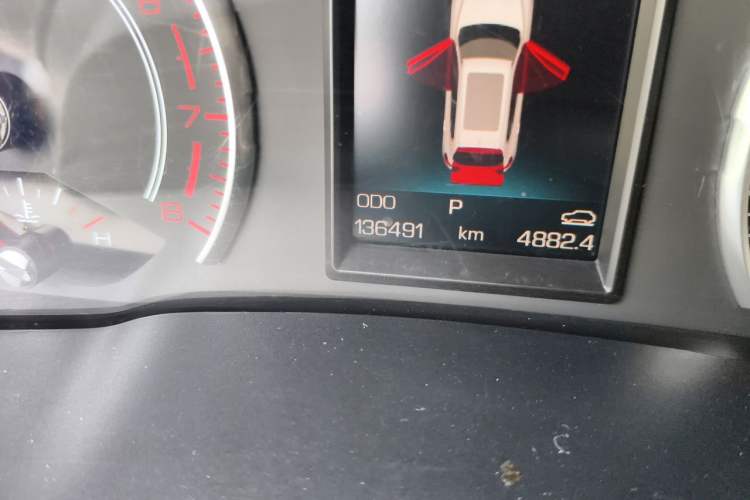Used Haval H6 2017 Red Label 2.0T Automatic Two-Wheel Drive ZhiShang Model Odometer Close Up