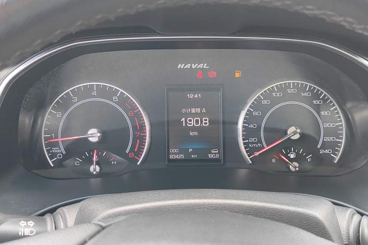 Used Haval H6 2017 Red Label 2.0T Automatic Two-Wheel Drive ZhiShang Model Odometer Close Up