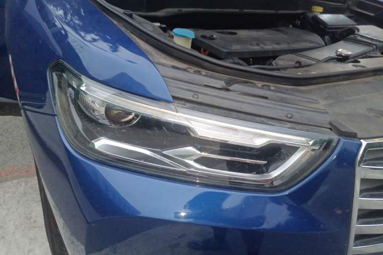 Used Haval H6 2017 Red Label 2.0T Automatic Two-Wheel Drive ZhiShang Model Right Front Headlight