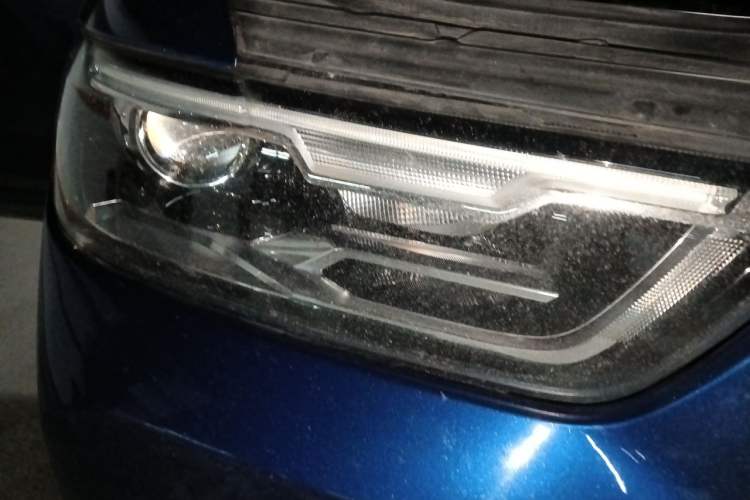 Used Haval H6 2017 Red Label 2.0T Automatic Two-Wheel Drive ZhiShang Model Right Front Headlight