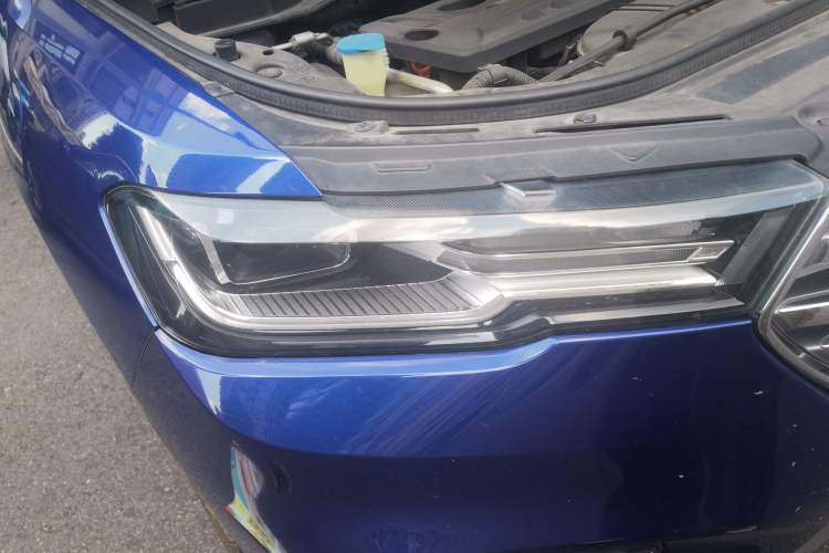 Used Haval H6 2017 Blue Label 2.0T Automatic Two-Wheel Drive Leading Model Right Front Headlight