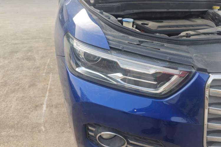 Used Haval H6 2017 Red Label 2.0T Automatic Two-Wheel Drive ZhiShang Model Right Front Headlight