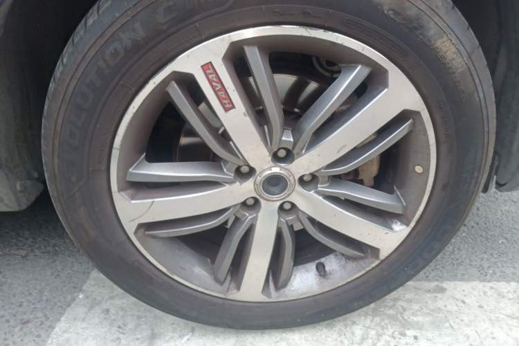 Used Haval H6 2017 Red Label 2.0T Automatic Two-Wheel Drive ZhiShang Model Right Front Wheel Hub