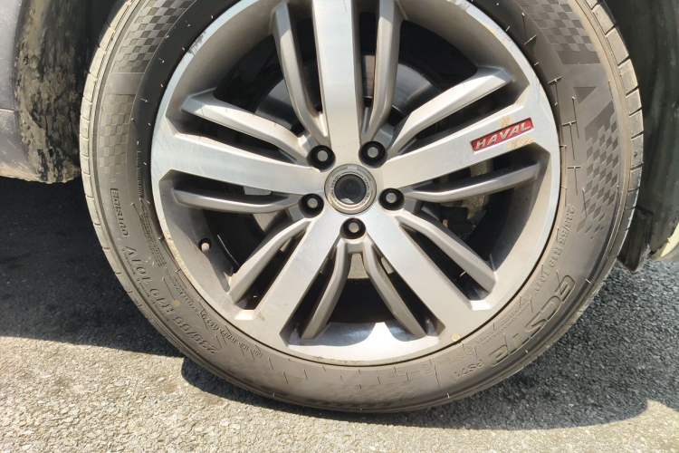 Used Haval H6 2017 Red Label 2.0T Automatic Two-Wheel Drive ZhiShang Model Right Front Wheel Hub