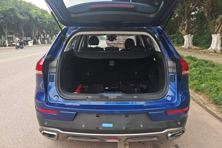 Used Haval H6 2017 Red Label 2.0T Automatic Two-Wheel Drive ZhiShang Model Trunk