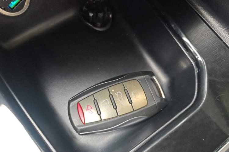 Used Haval H6 2017 Red Label 2.0T Automatic Two-Wheel Drive ZhiShang Model Vehicle Key