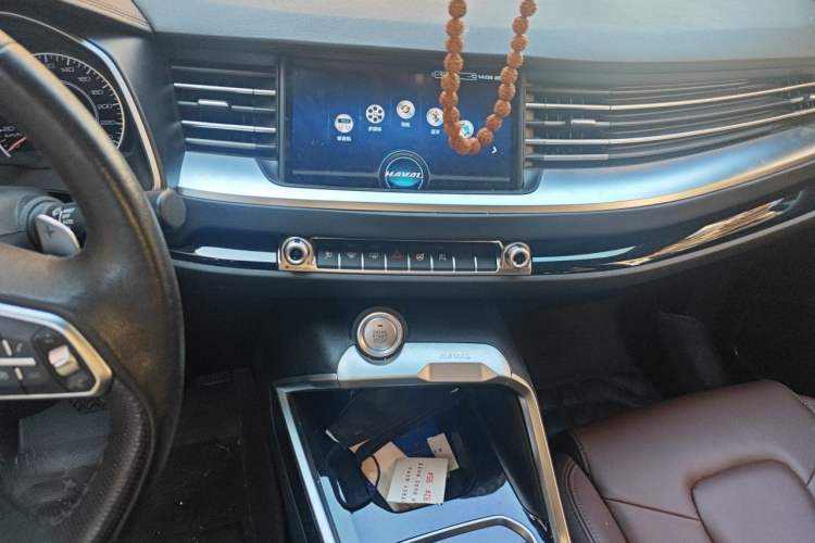 Used Haval H6 2017 Red Label 2.0T Automatic Two-Wheel Drive ZhiShang Model Audio And AC Panel