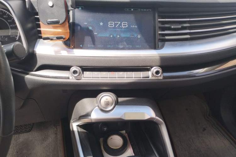 Used Haval H6 2017 Blue Label 1.5T Automatic Two-Wheel Drive ZhiShang Model Audio And AC Panel