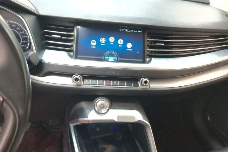 Used Haval H6 2017 Blue Label 2.0T Automatic Two-Wheel Drive Smart Edition Audio And AC Panel