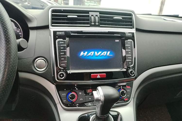 Used Haval H6 2017 Red-Label Sport Edition 1.5T Automatic Two-Wheel Drive Luxury Model Audio And AC Panel