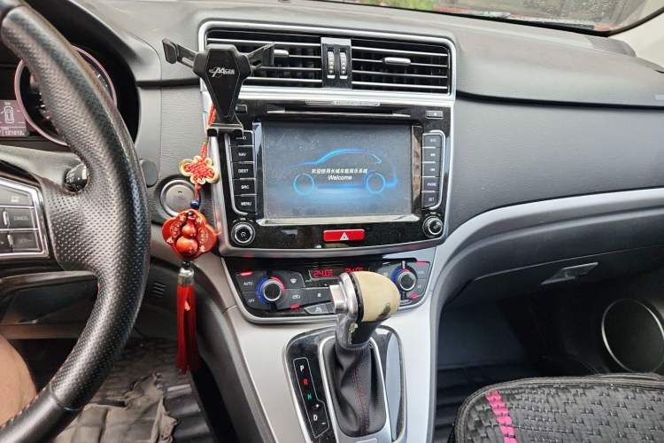 Used Haval H6 2017 Red-Label Sport Edition 1.5T Automatic Two-Wheel Drive Luxury Model Audio And AC Panel