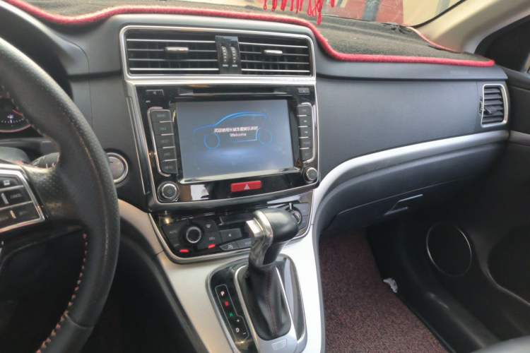 Used Haval H6 2017 Red-Label Sport Edition 1.5T Automatic Two-Wheel Drive Luxury Model Audio And AC Panel