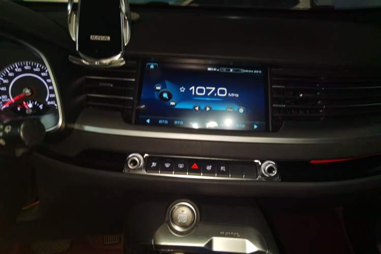 Used Haval H6 2017 Red Label 2.0T Automatic Two-Wheel Drive ZhiShang Model Audio And AC Panel