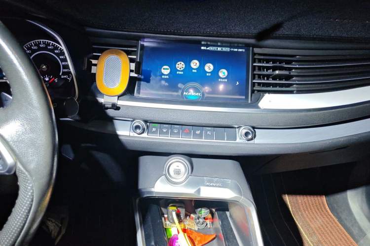 Used Haval H6 2017 Red Label 2.0T Automatic Two-Wheel Drive ZhiShang Model Audio And AC Panel
