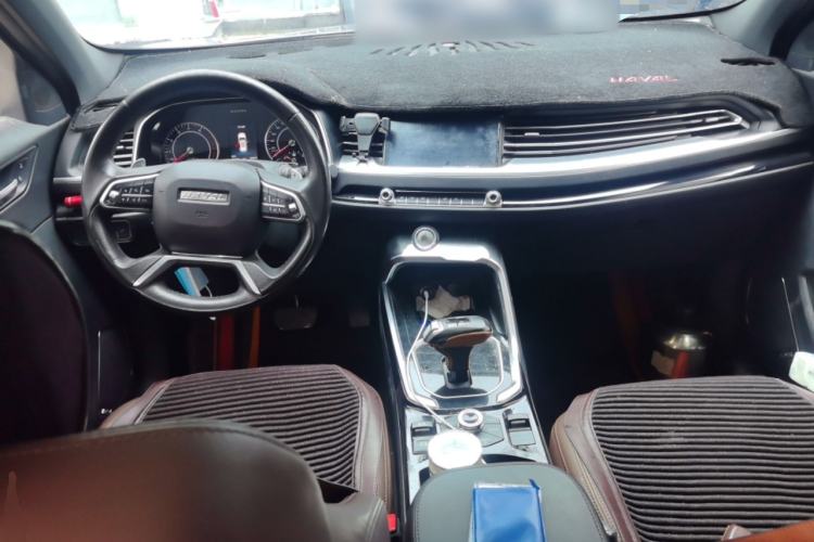 Used Haval H6 2017 Red Label 2.0T Automatic Two-Wheel Drive ZhiShang Model Center Console