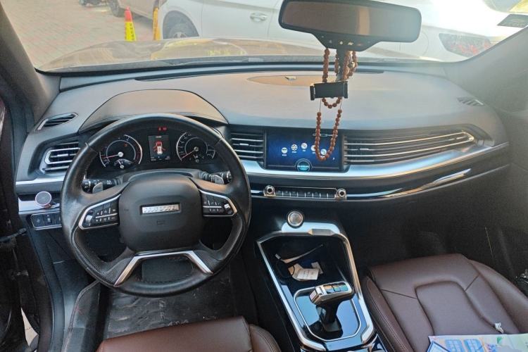 Used Haval H6 2017 Red Label 2.0T Automatic Two-Wheel Drive ZhiShang Model Center Console