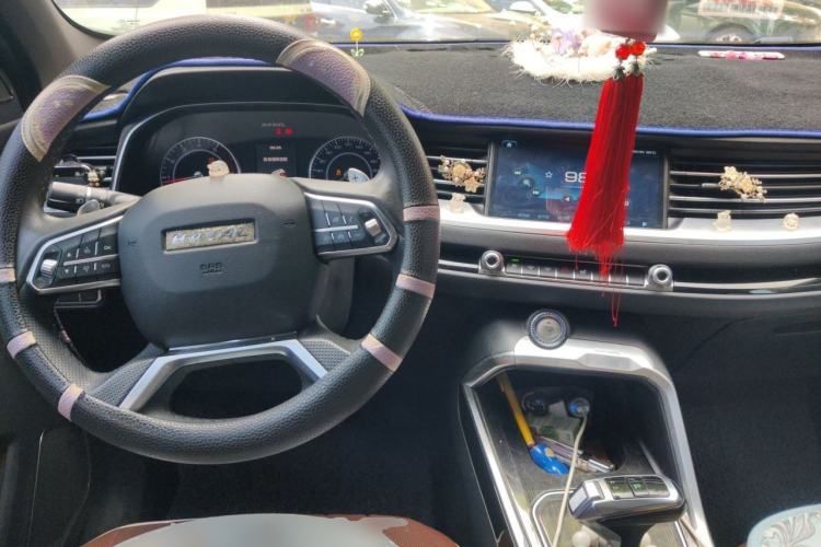 Used Haval H6 2017 Blue Label 1.3T Automatic Two-Wheel Drive ZhiShang Model Center Console