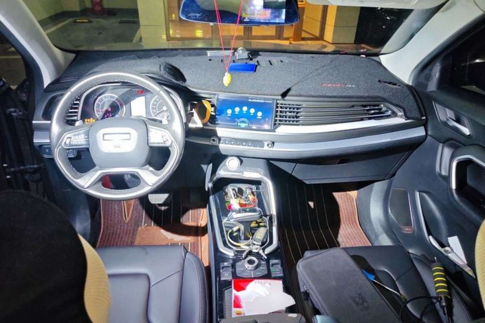 Used Haval H6 2017 Red Label 2.0T Automatic Two-Wheel Drive ZhiShang Model Center Console