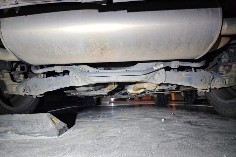 Used Haval H6 2017 Red Label 2.0T Automatic Two-Wheel Drive ZhiShang Model Chassis Rear