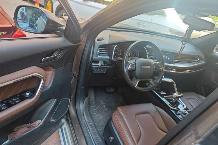 Used Haval H6 2017 Red Label 2.0T Automatic Two-Wheel Drive ZhiShang Model Driver Seat