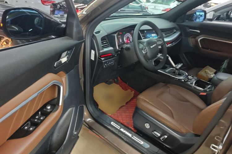 Used Haval H6 2017 Red Label 2.0T Automatic Two-Wheel Drive ZhiShang Model Driver Seat