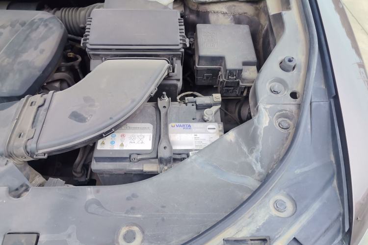 Used Haval H6 2017 Red Label 2.0T Automatic Two-Wheel Drive ZhiShang Model Engine Bay Left