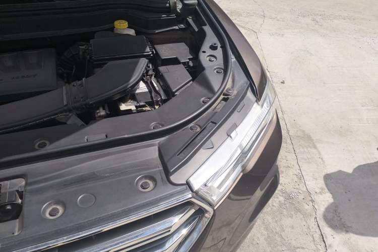 Used Haval H6 2017 Blue Label 1.5T Automatic Two-Wheel Drive ZhiShang Model Engine Bay Left