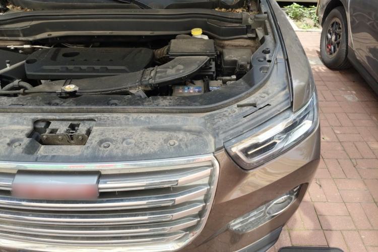 Used Haval H6 2017 Red Label 2.0T Automatic Two-Wheel Drive ZhiShang Model Engine Bay Left