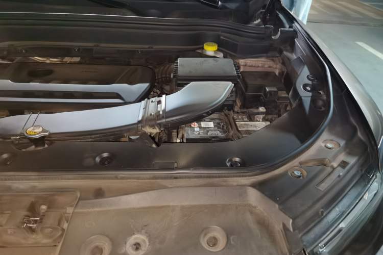 Used Haval H6 2017 Red Label 2.0T Automatic Two-Wheel Drive ZhiShang Model Engine Bay Left