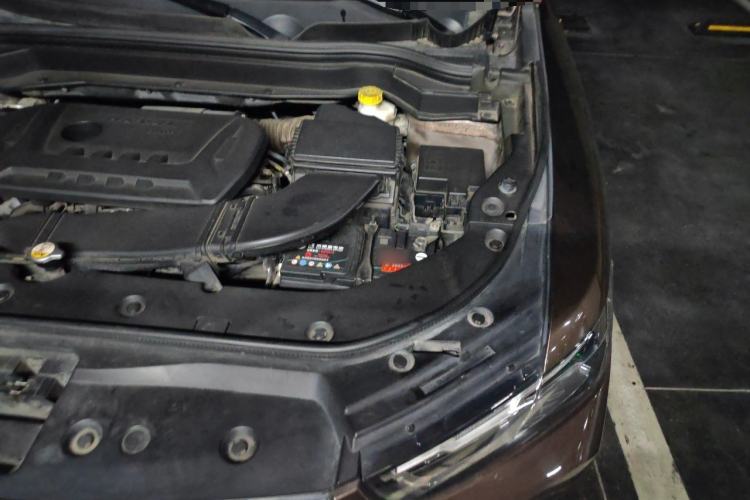 Used Haval H6 2017 Red Label 2.0T Automatic Two-Wheel Drive ZhiShang Model Engine Bay Left