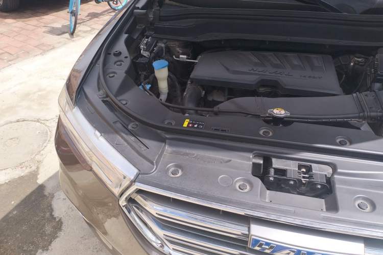 Used Haval H6 2017 Blue Label 1.5T Automatic Two-Wheel Drive ZhiShang Model Engine Bay Right
