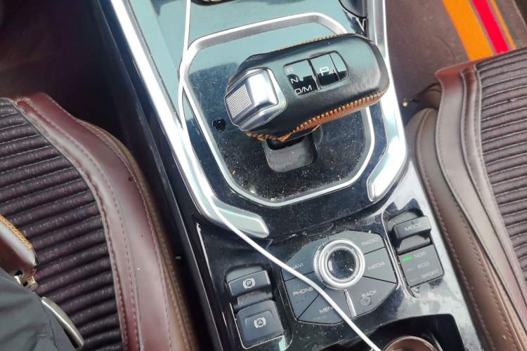 Used Haval H6 2017 Red Label 2.0T Automatic Two-Wheel Drive ZhiShang Model Gear Lever
