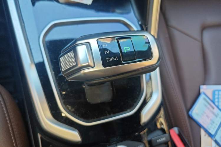 Used Haval H6 2017 Red Label 2.0T Automatic Two-Wheel Drive ZhiShang Model Gear Lever