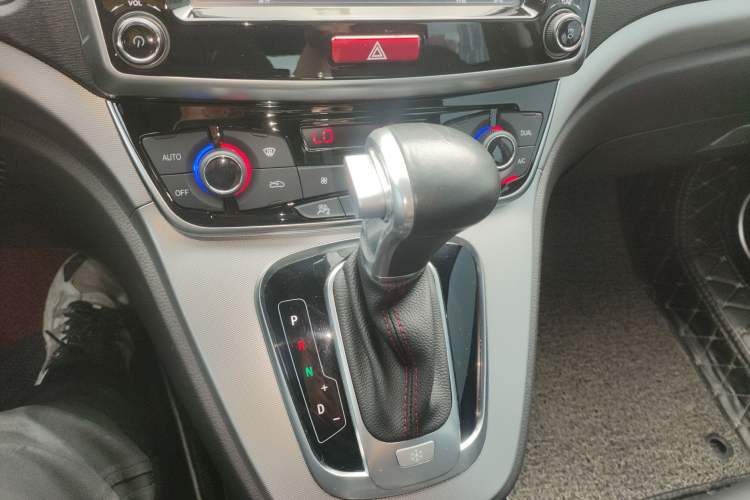 Used Haval H6 2017 Red-Label Sport Edition 1.5T Automatic Two-Wheel Drive Luxury Model Gear Lever
