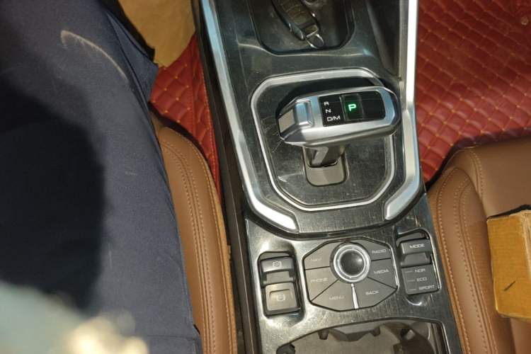 Used Haval H6 2017 Red Label 2.0T Automatic Two-Wheel Drive ZhiShang Model Gear Lever