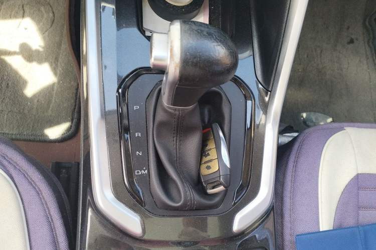 Used Haval H6 2017 Blue Label 1.5T Automatic Two-Wheel Drive ZhiShang Model Gear Lever
