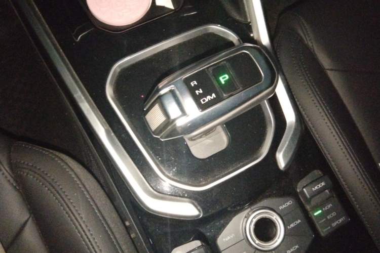 Used Haval H6 2017 Red Label 2.0T Automatic Two-Wheel Drive ZhiShang Model Gear Lever