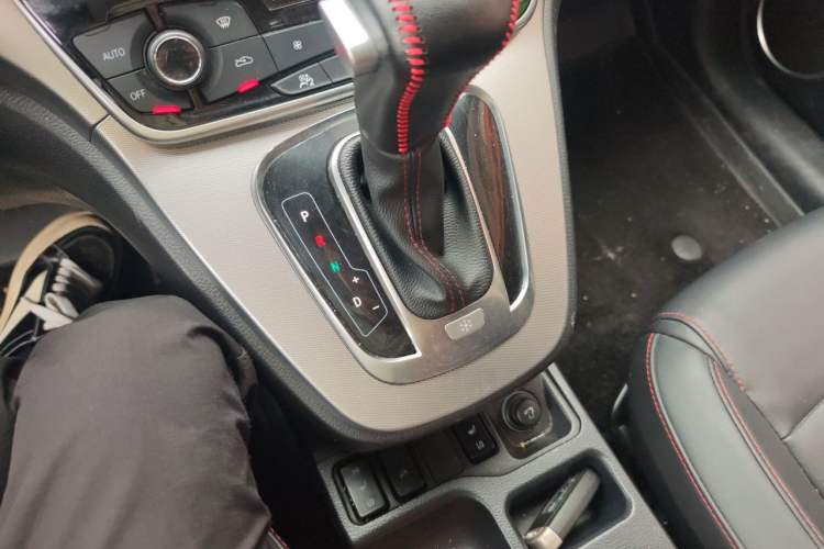 Used Haval H6 2017 Red-Label Sport Edition 1.5T Automatic Two-Wheel Drive Luxury Model Gear Lever