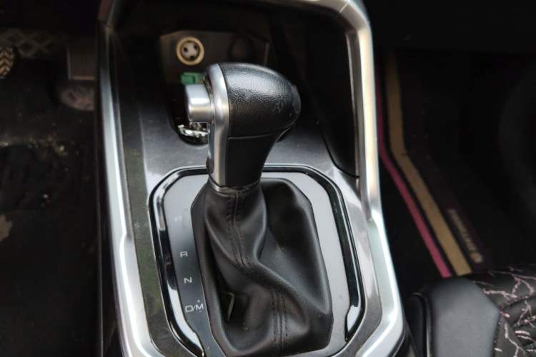 Used Haval H6 2017 Blue Label 1.5T Automatic Two-Wheel Drive ZhiShang Model Gear Lever