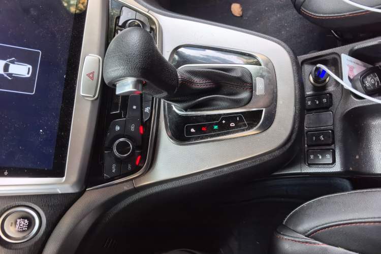 Used Haval H6 2017 Blue Label Sport Edition 1.5T Automatic Two-Wheel Drive Luxury Model Gear Lever